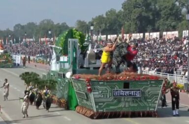 டெல்லி குடியரசு தின விழாவில் தமிழ்நாட்டு அலங்கார ஊர்தி கம்பீரமாக பவனி!